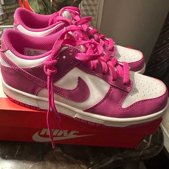 Nike Dunk Low - Picture 2 of 9